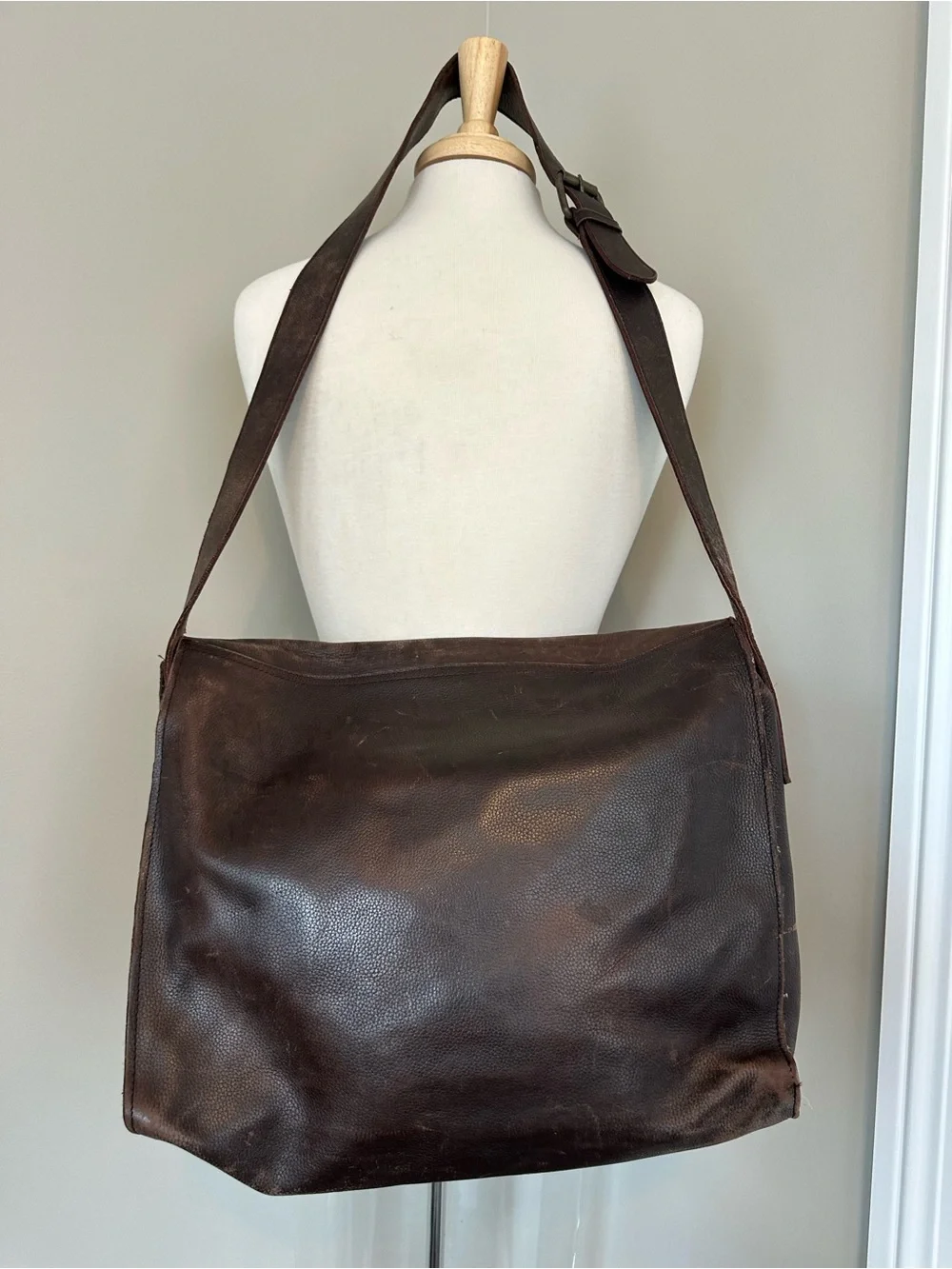 Classic Brown Leather Messenger Bag